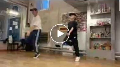 【Pelajar Chromosome Fan Zimo】adalah video latihan di ruang dansa sebelum anak-anak memasuki Chromoso