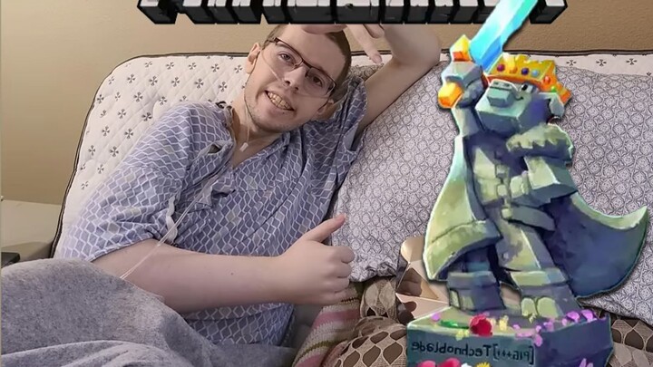 Why does this pig wearing a crown bring players worldwide to tears?