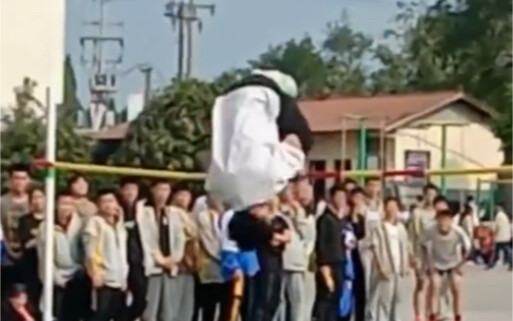 Vi phạm hay không vi phạm không quan trọng, đằng nào cũng bị hắn lừa rồi.