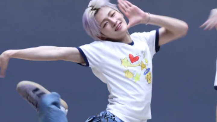 No man-flu when dancing girl group choreography 🍝 Another great example!