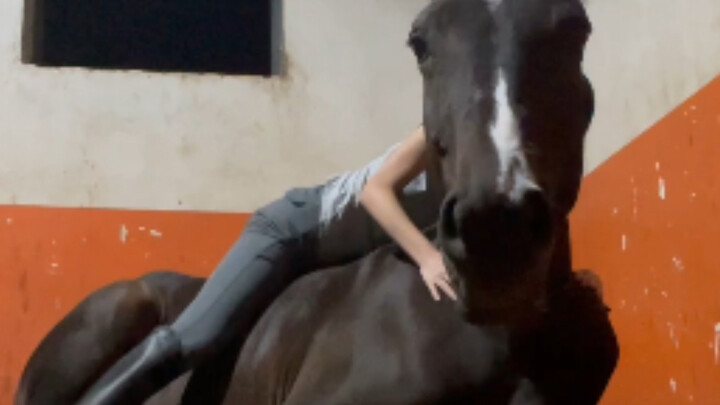 ลองนอนกับมาม่าแล้วเจ้าตัวถึงกับตกใจหนักมาก