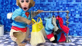 Monkey Baby Bon Bon แขวนเสื้อผ้าในห้องน้ำและนอนกับลูกเป็ดบนโซฟา