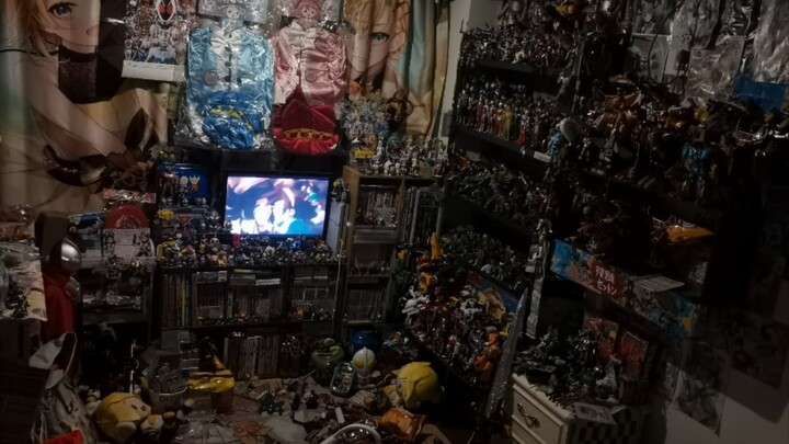 Satu-satunya hal yang bisa dibanggakan para otaku adalah kamarnya sendiri