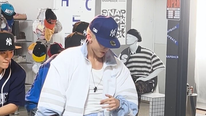 260615 SEVENTEEN Kwon Seung-yong HOSHI Tình yêu của em vẫn ở trong chiếc mũ lưỡi trai của anh 💎 Khôn