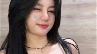 ini yang kalian cari kan cewe yang lagi viral?