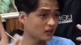 Quán cắt tóc không giòn