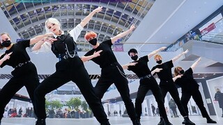 [Moscow White Hair Super Cool Hwang Hyunjin][4K] AOTM -Motley Crew- คัฟเวอร์โดย Stray Kids HYUNJIN -