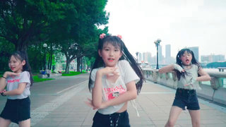跳  舞
