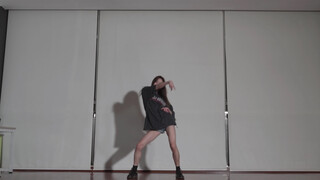 Exhausting dance cover of Boombayah in the heaviest shoes