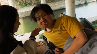 情侣拒绝工作，住桥洞不用交租：社畜压力大，这样挺好的