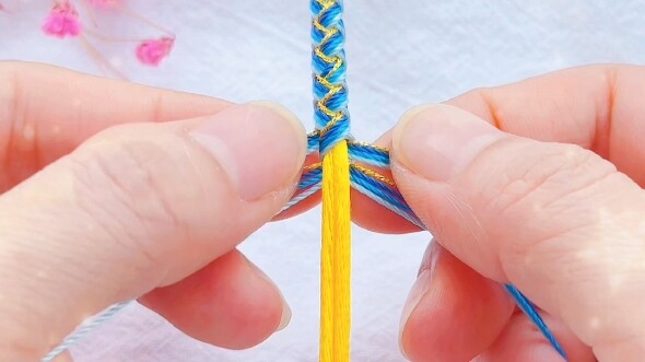 Dây vảy rồng phiên bản đơn giản được đan như thế này