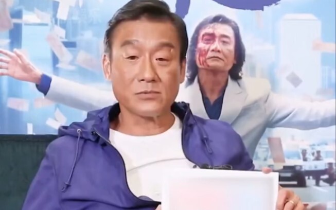 Ngomongin artis Hong Kong yang jalan di jalanan sama aja seperti orang biasa, guru, dokter, dan peke