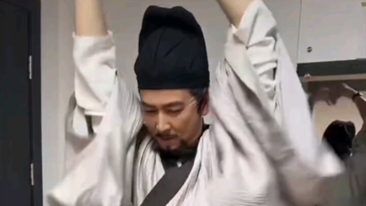 Cô giáo Bao Jianfeng nhảy vào chủ đề thứ ba, có chút duyên dáng và có chút ngầu, tôi tình cờ thấy, c