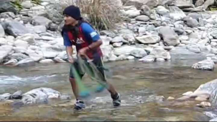 cast net fishing in Nepal | himalayan trout fishing with handmade cast net |