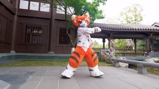 [Fursuit Dance] Down the Mountain by Rui Shou | Practicing martial arts for two years for a song? Th