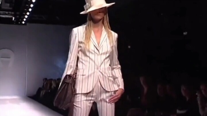 เดรสซีทรู: ใส่ออกมาให้เห็นทัศนคติแฟชั่นของคุณ