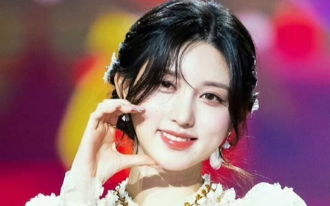 Màn trình diễn của nhóm nhạc nam và nữ Kpop Cody (phiên bản tàu lượn siêu tốc 7)
