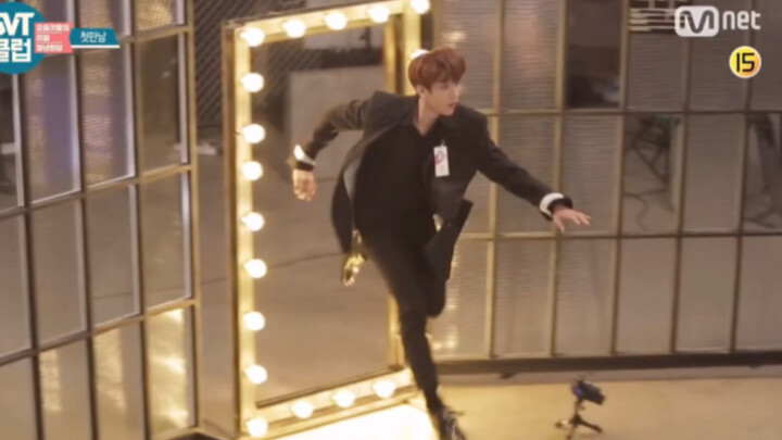 Virus kebahagiaan dari SEVENTEEN: DK