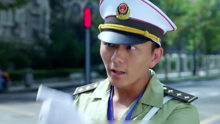 เจ้าหน้าที่จราจรตัวน้อยกล้าดีแค่ไหนถึงไปขวางรถของทีมตำรวจสืบสวน ใครจะคิดว่าหลังจากหัวหน้าตำรวจสืบสวน