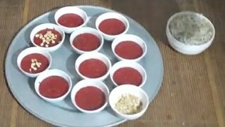 Nguyễn ngọc biển,ăn tiết canh heo bằng đũa rất hài