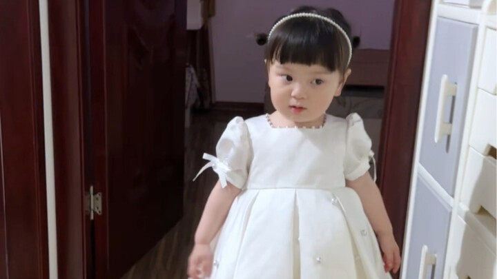 Teman-teman bantu lihatin, untuk ulang tahun ke-2 anak saya pakai set yang mana ya?