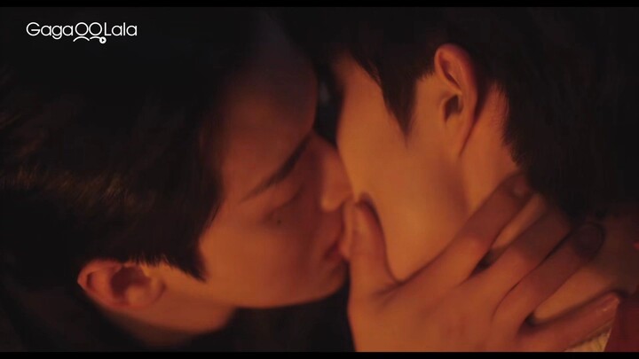 They finally kissed!!!