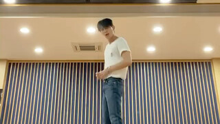 SF9 Liu Taiyang คัฟเวอร์เพลงใหม่ของ EXO "Don't fight the Feeling"