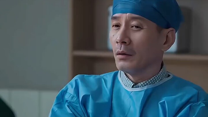 ตัวจริงของเสี่ยวอีเหรินกลับเป็นลูกเศรษฐีรุ่นสอง ทุกคนดูออกหมดแล้ว ยกเว้นเจิ้งเหรินที่ยังไม่รู้เลย ช่