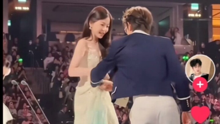 【tiktok】 Foreign netizens' reactions to Ding Yuxi taking Yu Shuxin off the stage at the Star Awards