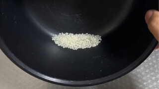 هذه أول مرة أطبخ فيها الأرز، ولا أعرف إن كان كافيًا أم لا