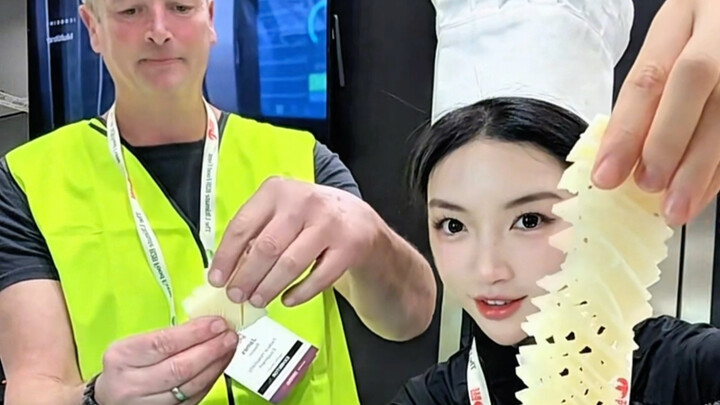 Pretending to be a big shot in front of a foreign chef