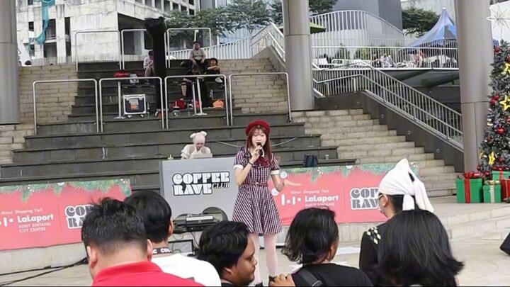 Junniewong mc at event dec 2025