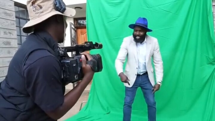 Bagaimana orang kulit putih membuat film dokumenter tentang Afrika?