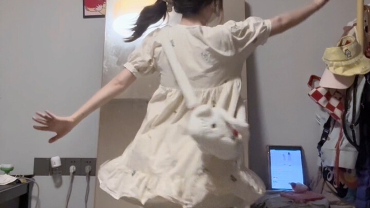 Day 9 of Dorm Dance Practice! Cream Soda and Crown-Shaped Lamp ╮(‵▽′)╭