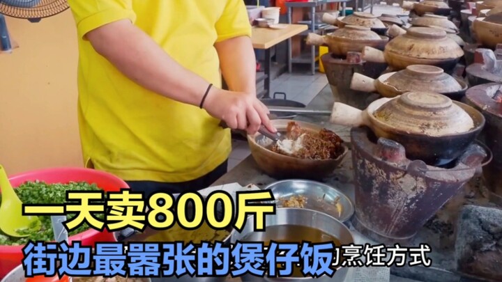 I’ve never seen such an outrageous claypot rice place—people start lining up before the doors even o