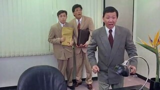 มีผู้ชายสามคนมาเพื่อสัมภาษณ์ หวงอี้ซานขว้างแปรงกระดานดำไปที่พวกเขา ใครจะรู้ว่าคนหนึ่งในนั้นมีทักษะศิ