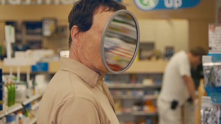 Mặt chàng trai mọc một tấm gương, đi trên đường chẳng ai nhìn thấy anh ta, thật kỳ lạ quá! — “Người 