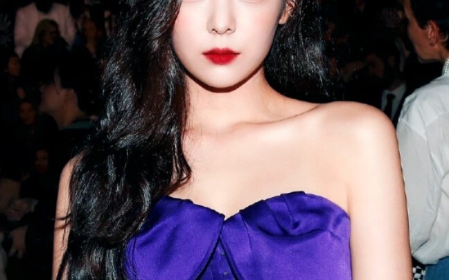Choi Ji-soo maybe has the most perfect head among South Korean women.