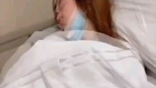 妈妈:你要吃饭的话得先醒过来