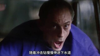 男人为了躲避追杀，竟然把车开进了马桶里！《火星马丁》