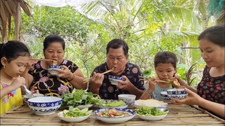 Hột Vịt Kho Tương Chấm Rau Vườn Bữa Cơm Ấm Áp Trong Những Ngày Cách Ly| TKQ & Family T710