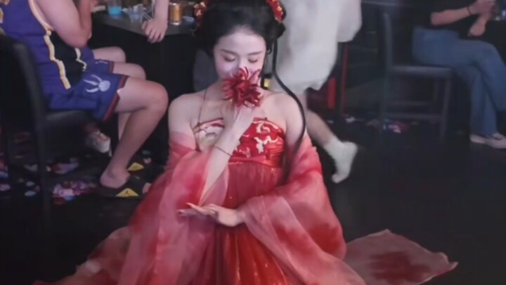 I never get tired of Zhezhe’s dance!