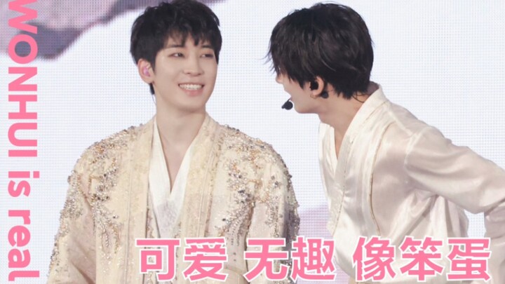 "Đồ ngốc, em chỉ thích mình anh thôi"