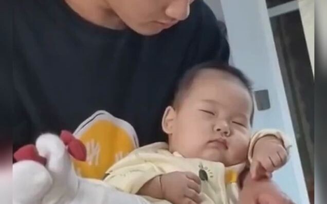 คุณแม่กำชับว่า ค่อยๆ นะ ค่อยๆ นะ แต่คุณลุงกลับไม่ทำตาม……