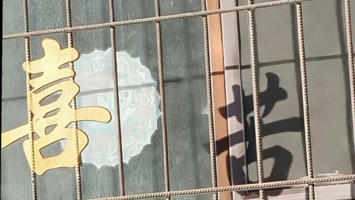 Photo Contest in the Comments Section: Sharply Critical Reviews of the Entries — The Most Insightful