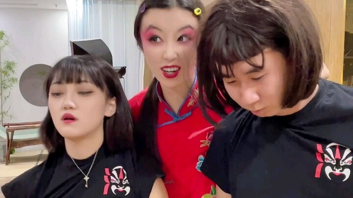 Selera estetika kakak senior sama sekali nggak selevel sama aku.