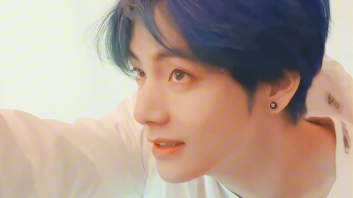 The face without dead angles appeared! The male protagonist of the real-life orange light game! I am