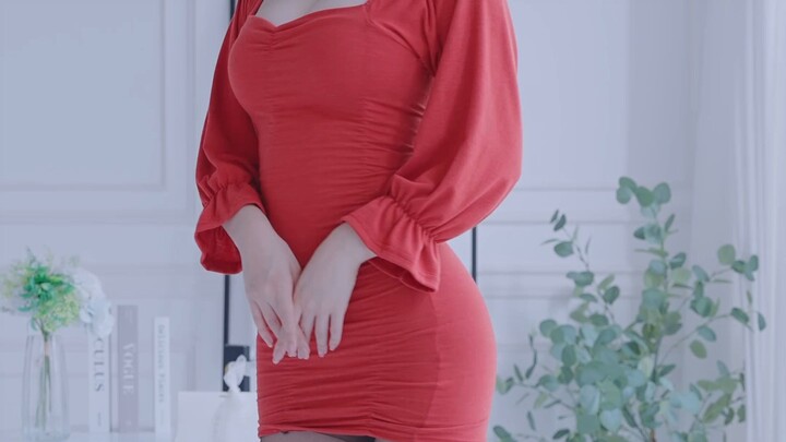 Sister KYUL’s chic sheath dress outfit
