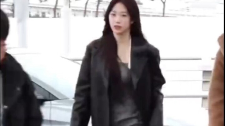 【ناتسوكو ناكامورا】ما الفرق بين السير هذه الخطوات والدوس عليّ؟