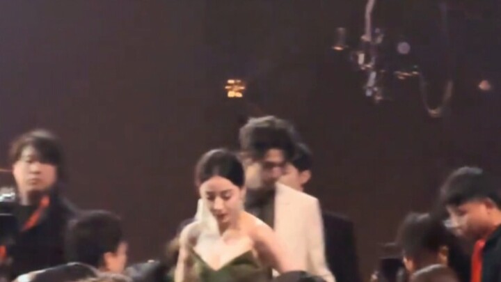 “Those Painful Memories Settle into Spring’s Soil” ‖ Zhang Linghe x Dilraba Dilmurat